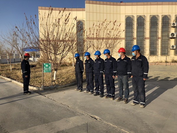 哈密清洁能源公司开展“关注消防，，，生命至上”消防应急演练-下层动态