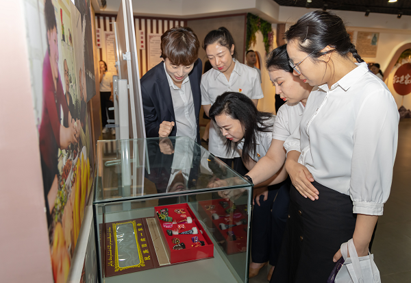 旅行家风馆、传承好家风——集团公司组织开展“传承清廉家风、弘扬清风正气”旅行家风馆活动-Ag亚洲集团新闻